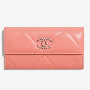 Chanel 19 wallet